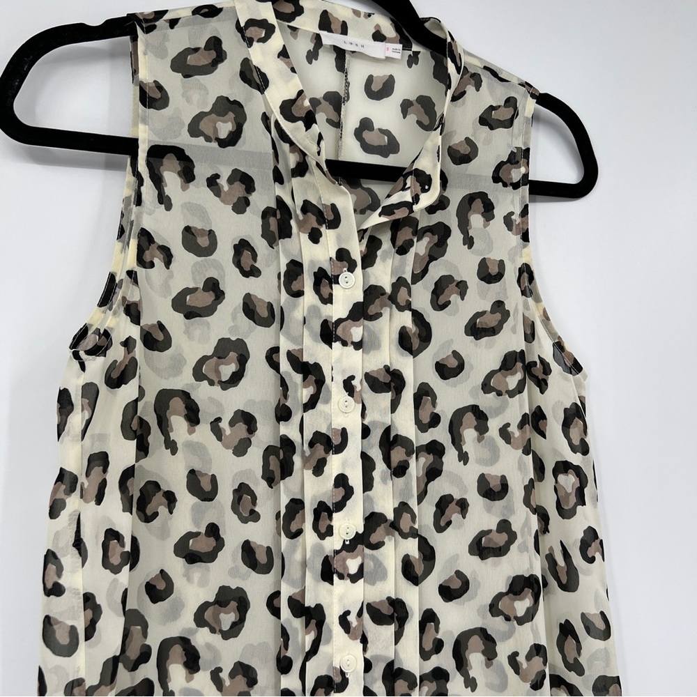 Lush Sheer Pintuck Leopard Animal Print Sleeveless Buttondown High-low Blouse - Picture 7 of 12